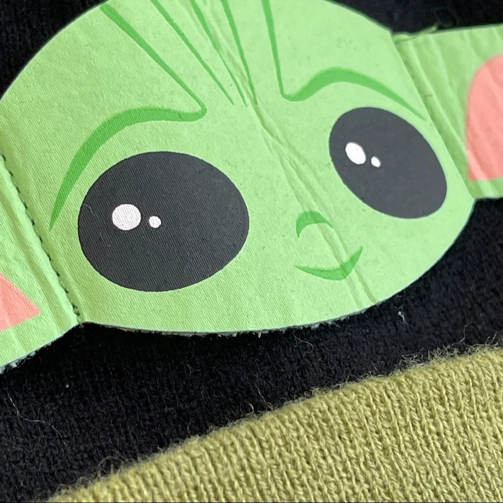 STAR WARS The Mandalorian child peek beanie cap hat